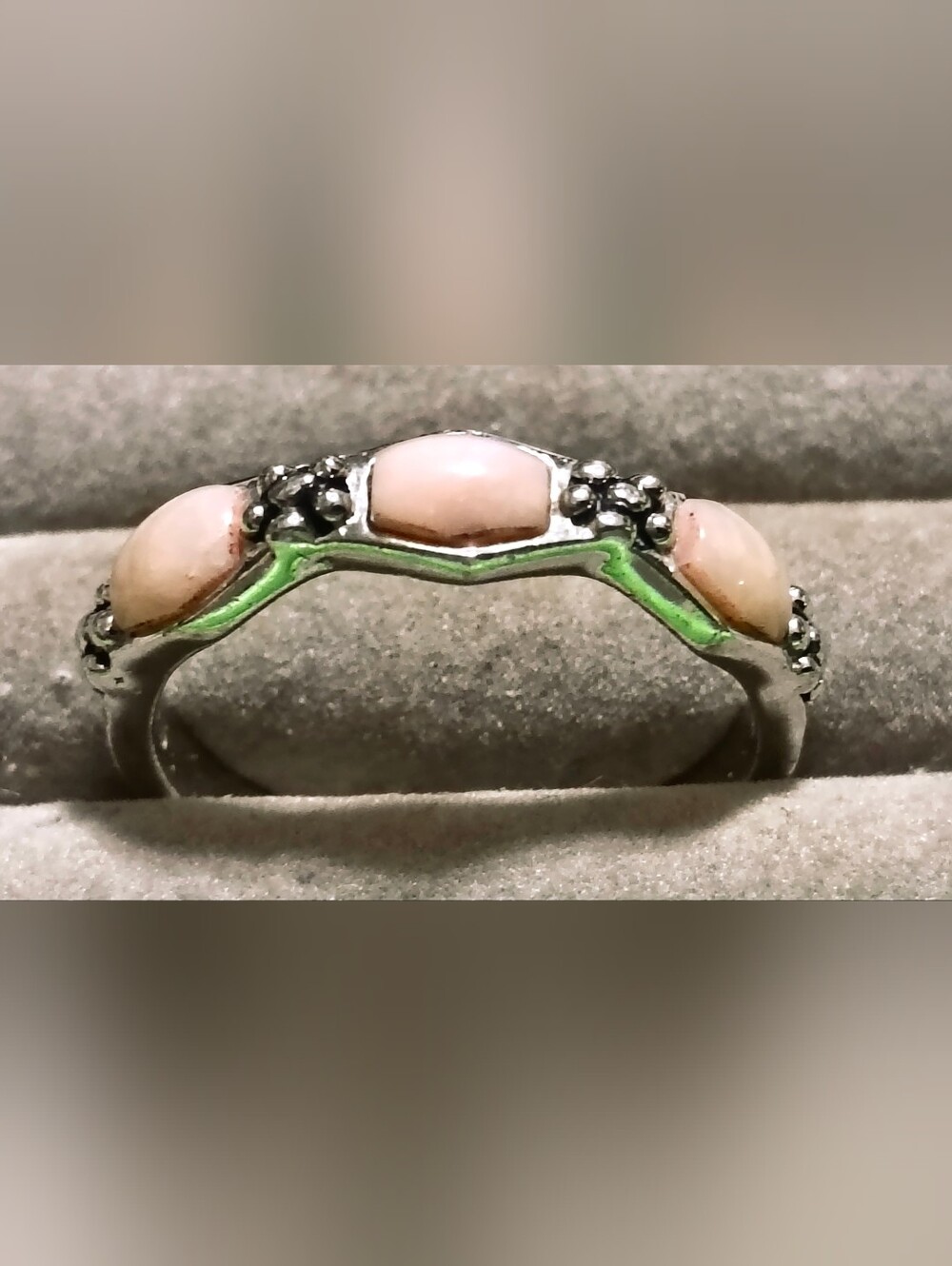 Sterling Silver Ring with Pale Pink Mother Of Pearl Accents Size 8 Signed CFJ 92